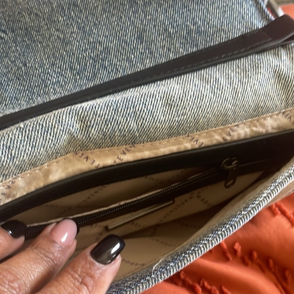 NWT jean two sided Steve Madden crossbody - Picture 9 of 10